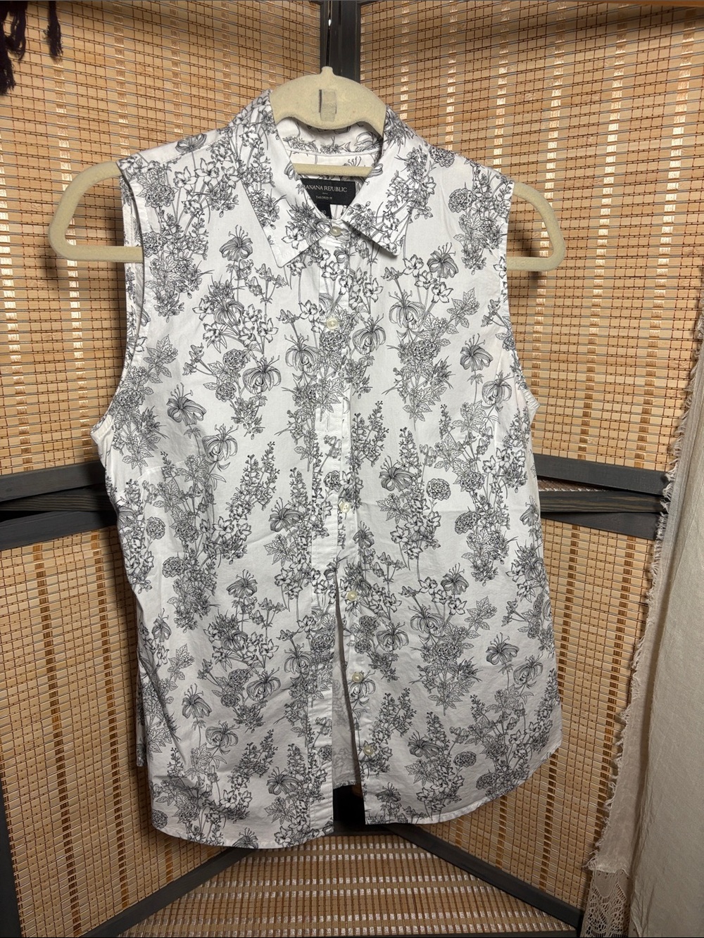 Banana Republic White Sleeveless Button-Down Shirt with Black Floral Print